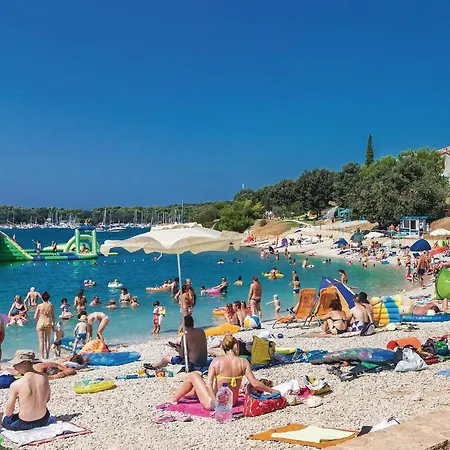 In With Outdoor Swimming Pool Apartment Pula