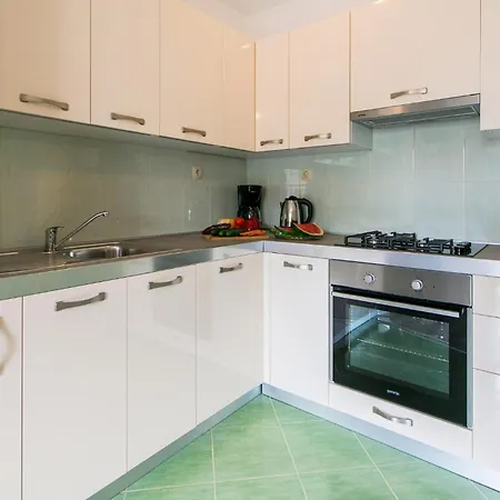 Apartment In With Outdoor Swimming Pool Pula