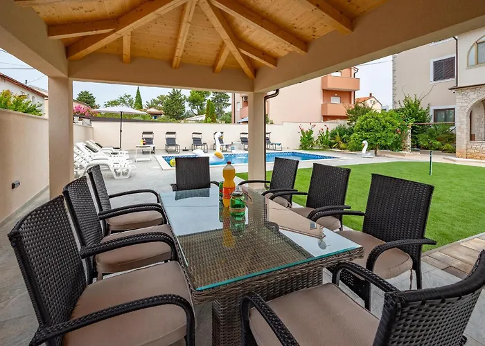 Appartement Gorgeous In With Wifi Medulin